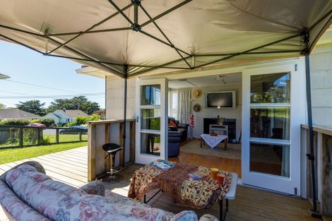 Photo of property in 33 Banks Street, Marfell, New Plymouth, 4310