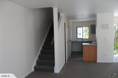 Photo of property in 9/6 John Jennings Drive, Oteha, Auckland, 0632