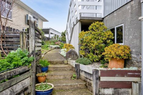 Photo of property in 17 Nevada Drive, Merrilands, New Plymouth, 4312