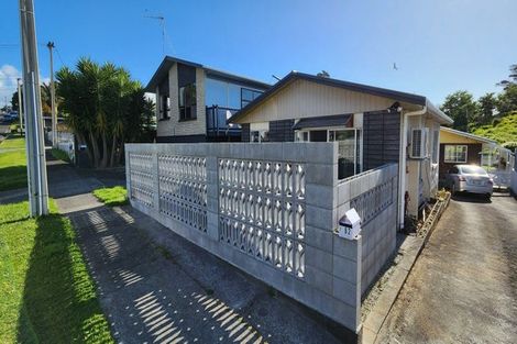 Photo of property in 82 Pioneer Road, Moturoa, New Plymouth, 4310