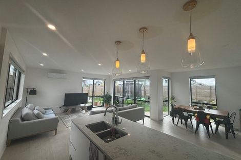 Photo of property in 53 Sunnyheights Road, Orewa, 0931