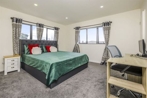 Photo of property in 16 Rosarina Lane, Takanini, 2112