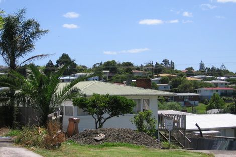 Photo of property in 14 Jamaica Place, Blockhouse Bay, Auckland, 0600