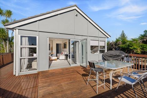 Photo of property in 44 Zita Maria Drive, Massey, Auckland, 0614