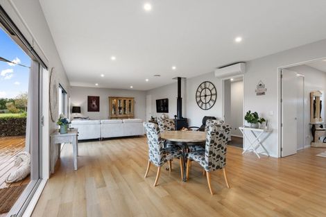 Photo of property in 14 Whitcombe Place, Darfield, 7571