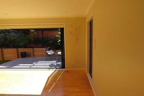 Photo of property in 2 Ebrington Place, Strandon, New Plymouth, 4312