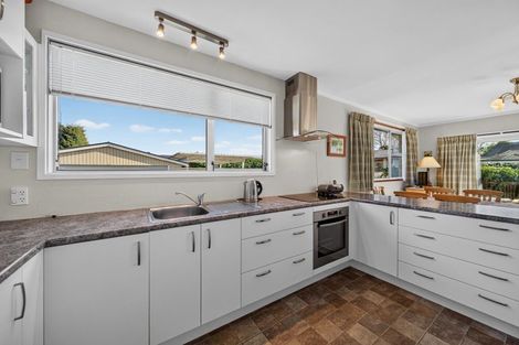 Photo of property in 73 Crofton Road, Harewood, Christchurch, 8051