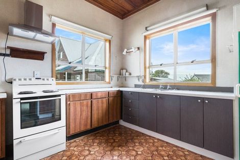 Photo of property in 103 Queen Street, Northcote Point, Auckland, 0627