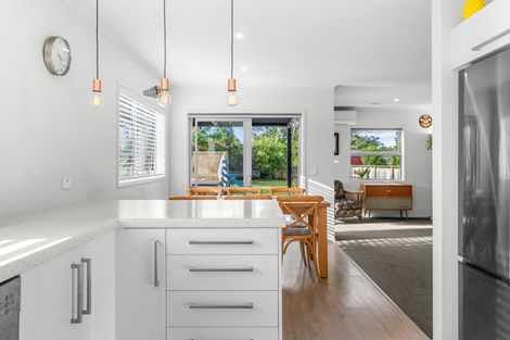 Photo of property in 16 Leslie Street, Mangawhai, 0505