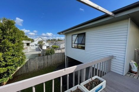 Photo of property in 23 Tobruk Crescent, Milford, Auckland, 0620
