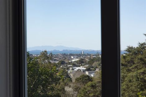 Photo of property in 317a Glenfield Road, Glenfield, Auckland, 0629