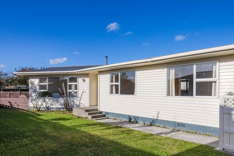 Photo of property in 17 Abraham Crescent, Milson, Palmerston North, 4414