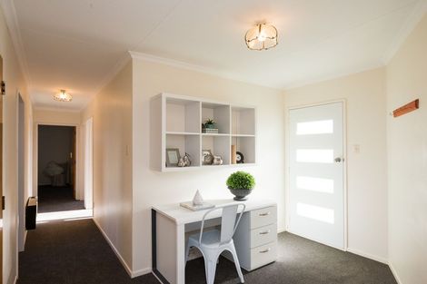 Photo of property in 17 Abraham Crescent, Milson, Palmerston North, 4414