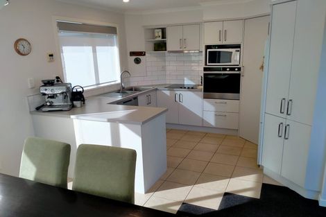 Photo of property in 2 Sovereign Isle Lane, Rototuna, Hamilton, 3210