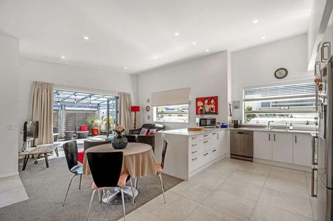 Photo of property in 16 Vanita Drive, Whitianga, 3510