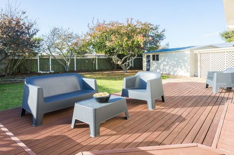 Photo of property in 17 Abraham Crescent, Milson, Palmerston North, 4414