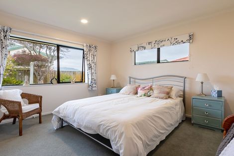 Photo of property in 32 Hadleigh Court, Paraparaumu, 5032