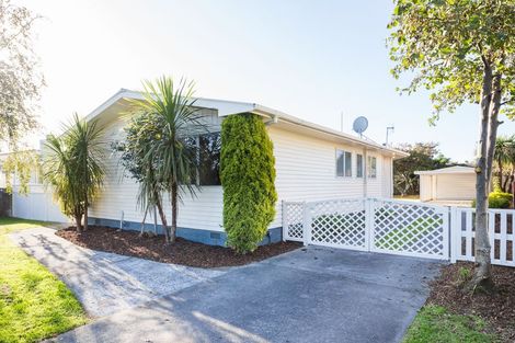 Photo of property in 17 Abraham Crescent, Milson, Palmerston North, 4414