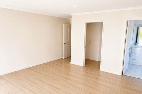 Photo of property in 14 Corta Bella Place, Golflands, Auckland, 2013