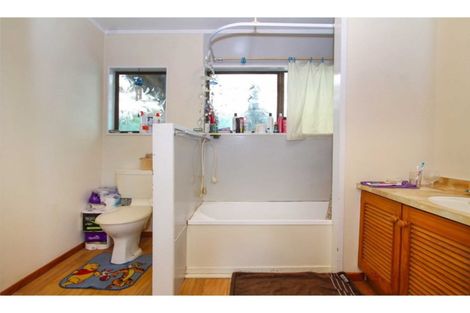 Photo of property in 22 Zingaro Place, Massey, Auckland, 0614