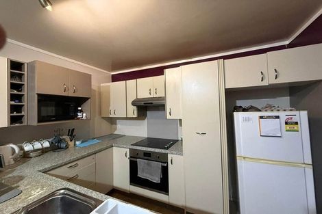 Photo of property in 2/5 Beaumonts Way, Manurewa, Auckland, 2102