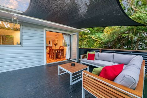 Photo of property in 96 Millbrook Road, Sunnyvale, Auckland, 0612