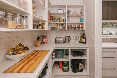 Photo of property in 1 Waimarama Court, Roslyn, Palmerston North, 4414