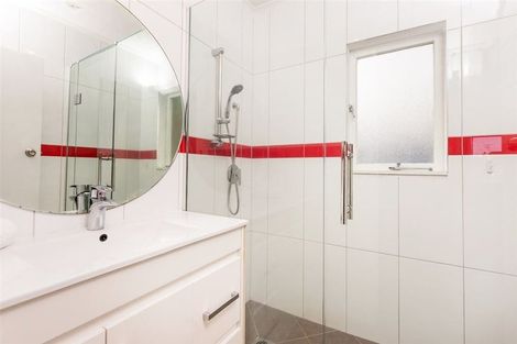 Photo of property in 1/136 Chivalry Road, Glenfield, Auckland, 0629