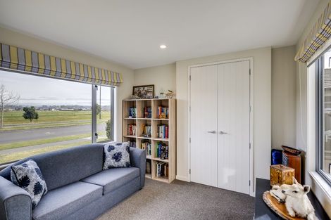 Photo of property in 52 Orotu Drive, Poraiti, Napier, 4112