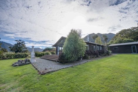 Photo of property in 19 Porika Road, Rotoroa, Saint Arnaud, 7077