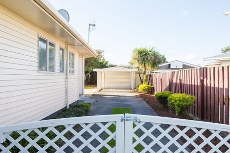 Photo of property in 17 Abraham Crescent, Milson, Palmerston North, 4414