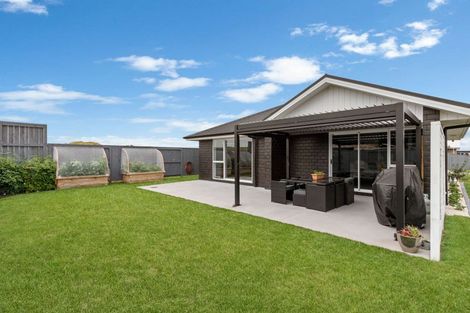 Photo of property in 6 Kuakua Close, Papamoa Beach, Papamoa, 3118