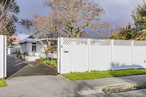 Photo of property in 4 Hampton Place, Burnside, Christchurch, 8053