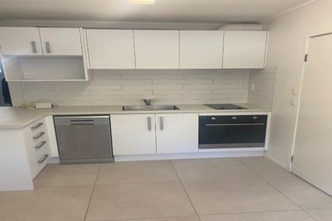 Photo of property in 23 Elsted Place, Goodwood Heights, Auckland, 2105