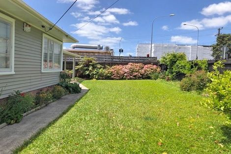 Photo of property in 60 Brandon Road, Glen Eden, Auckland, 0602
