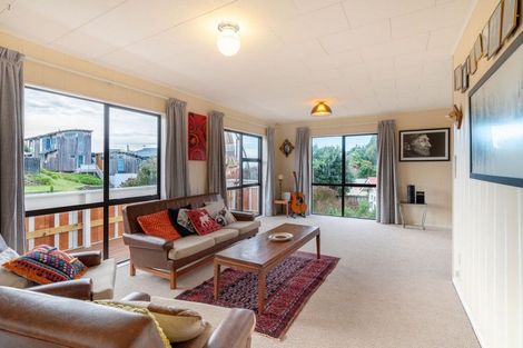 Photo of property in 37 Hicks Crescent, Waikanae Beach, Waikanae, 5036