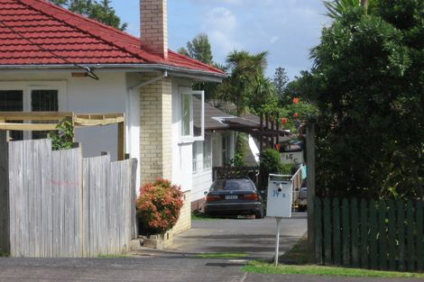 Photo of property in 2/14 Cresta Avenue, Beach Haven, Auckland, 0626