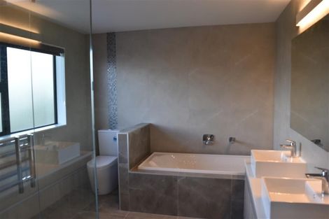 Photo of property in 18 Lyons Avenue, Murrays Bay, Auckland, 0630