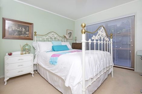 Photo of property in 2/86 Takutai Avenue, Half Moon Bay, Auckland, 2012