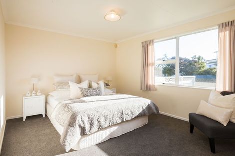 Photo of property in 17 Abraham Crescent, Milson, Palmerston North, 4414
