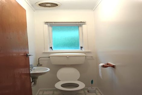 Photo of property in 2 Epsom Way, Karori, Wellington, 6012