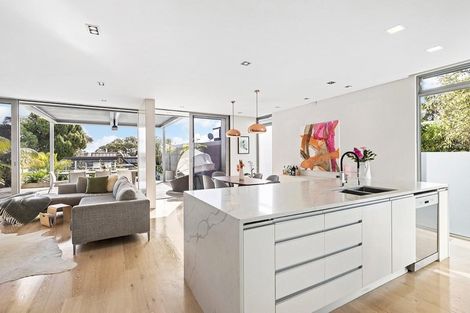 Photo of property in 32 Harbour View Road, Point Chevalier, Auckland, 1022
