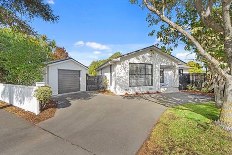 Photo of property in 35 Royal Park Drive, Parklands, Christchurch, 8083
