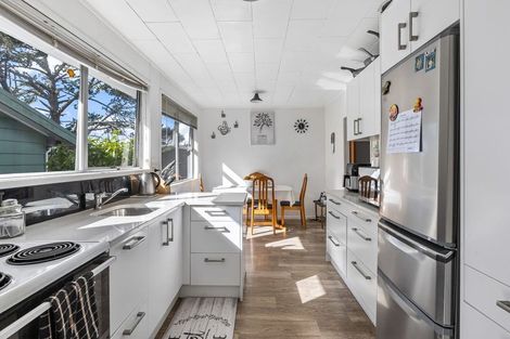 Photo of property in 46 Easton Park Parade, Glenfield, Auckland, 0629