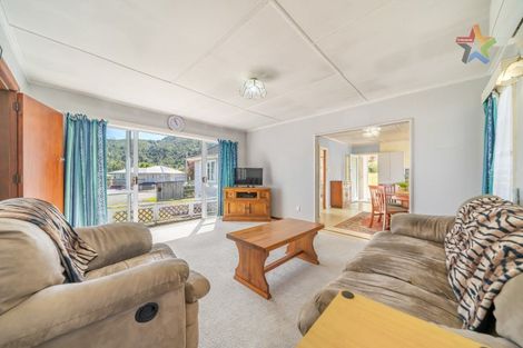 Photo of property in 72 Glen Road, Stokes Valley, Lower Hutt, 5019