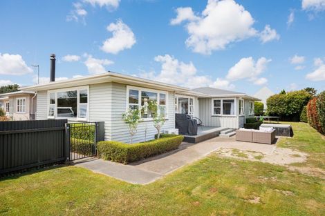 Photo of property in 2 Anzio Place, Awapuni, Palmerston North, 4412
