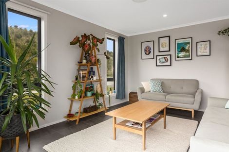 Photo of property in 25 Queen Charlotte Drive, Aotea, Porirua, 5024