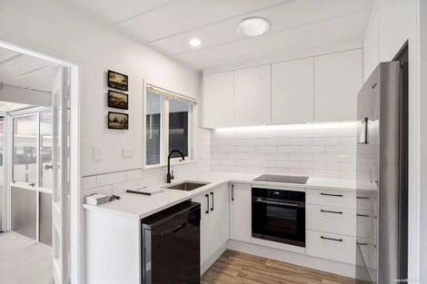 Photo of property in 52o Pilkington Road, Panmure, Auckland, 1072