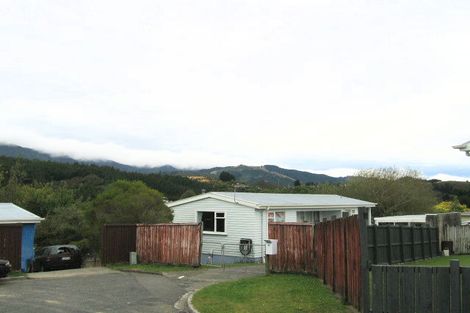 Photo of property in 16 Aniseed Grove, Timberlea, Upper Hutt, 5018