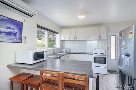 Photo of property in 39 Oakleigh Street, Maungaraki, Lower Hutt, 5010